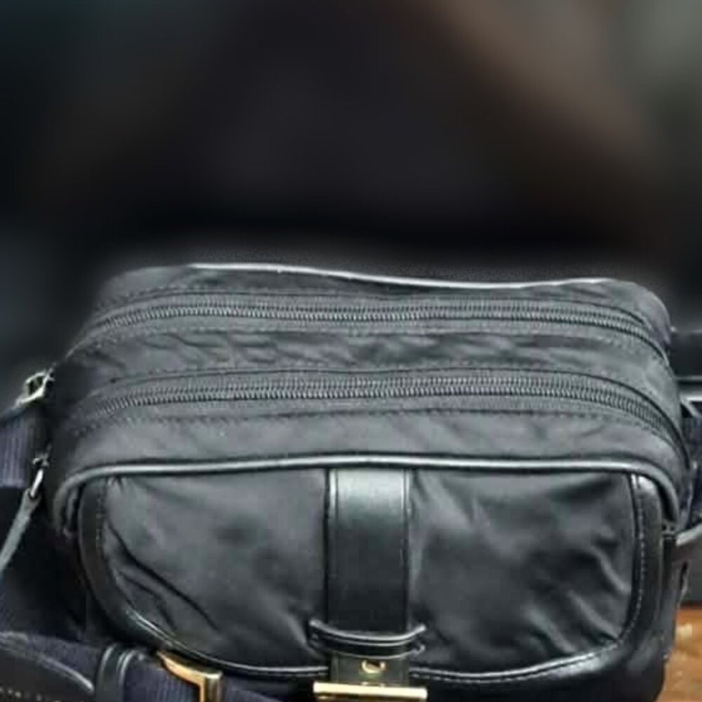 Nine West High-quality Rainproof Nylon Leather Trim Crossbody Bag Like New - Picture 2 of 10
